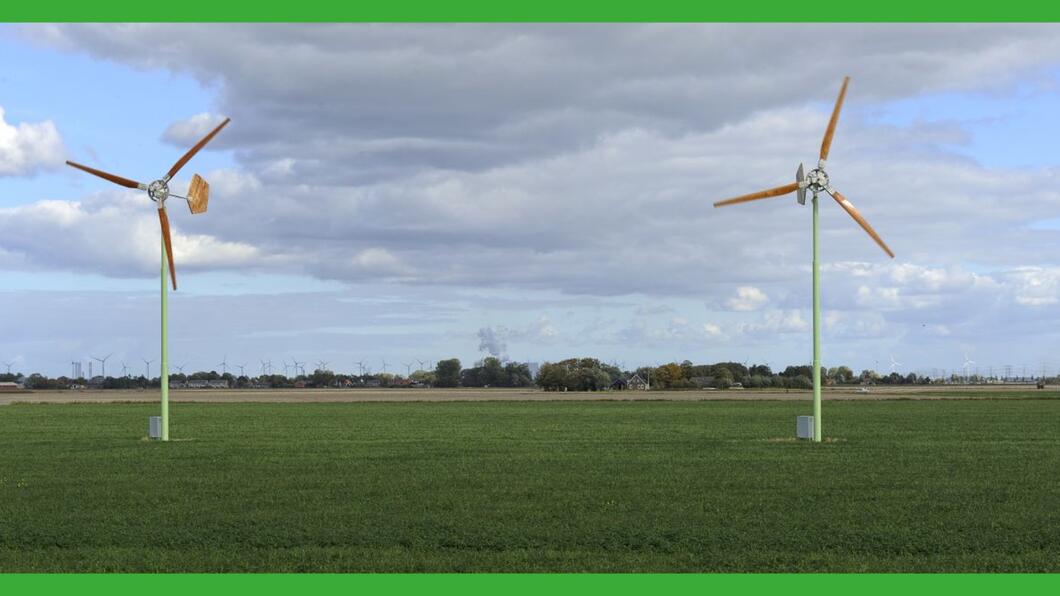 windmolentjes bij de Eemshaven