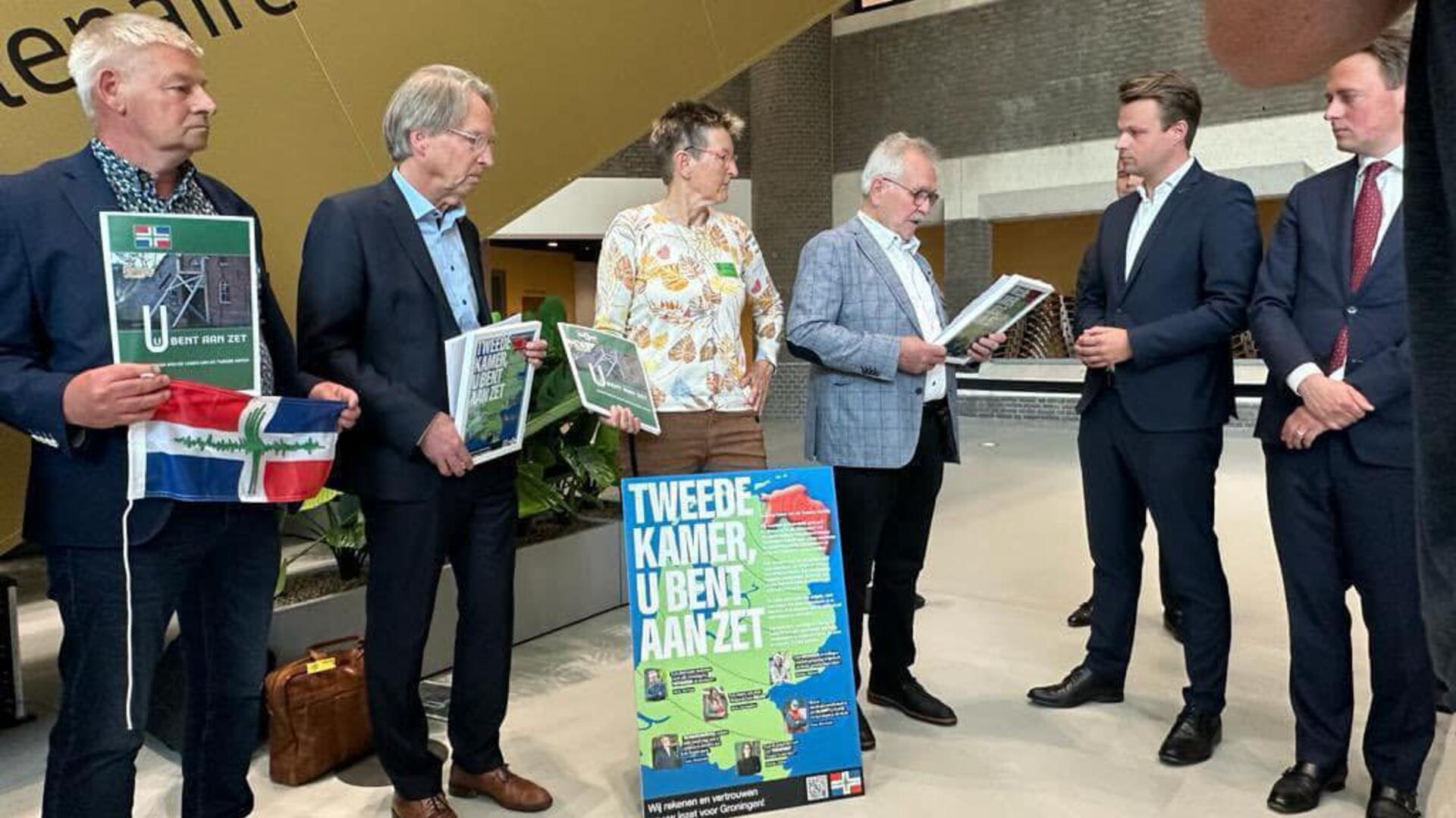 overhandiging petitie groningen debat